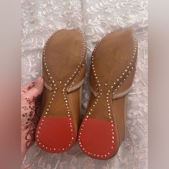 Hand embroidered silver flats Punjabi Jutti- Size 7.5 - Picture 9 of 13
